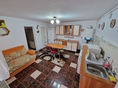 Inchiriere apartament 2 camere la curte cu terasa propie, Blaj, str. Crisan