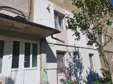 Apartament 2 camere decomandate,et.1,centrală,zona Penny Vulcan 29 000 euro neg.