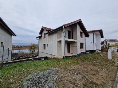 Casă 170 mp utili, vedere la lac - Chereteu, Blaj - acces asfaltat