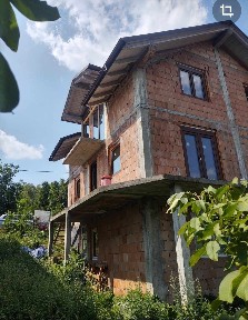 Casa la 2 minute de oras, în Barati, Margineni.