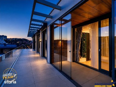 Deasupra Brasovului, penthouse spectaculos,420 mp, rooftop privat, pan