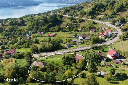 Doua case turistice cu vedere la lac si padure - Buhalnita