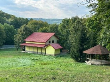 Super Casa Varnita Com. Racoasa