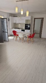 Se inchiriaza apartament cu 3 camere+parcare