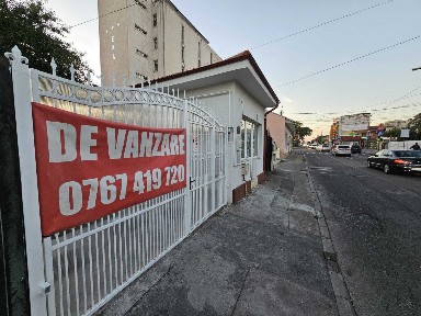 PROPRIETATE PREMIUM - Spatiu comercial + Locuinta| 2 Corupuri din caramida | Curte | Foisor | Parcare | 300m Teren
