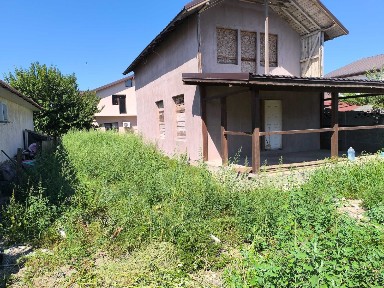 Casă de vânzare la roșu