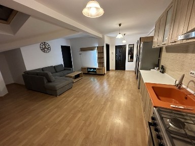 Proprietar vand 2 camere modern, mobilat complet, AC, vedere superbă, 2 balcoane, parcare proprie - Subcetate Residence