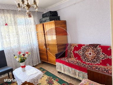 Apartament cu 3 camere, decomandat, et 10, str Alecu Russo