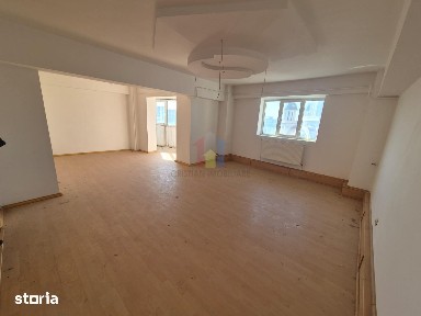 LIBER! 4 camere transformat in 3 camere, bloc cu lift, decomandat, Bar