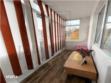 Piata 700 - 2 Camere - Etaj 2 - Centrala proprie - Zona excelenta