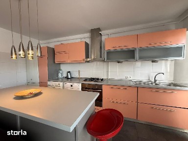 De inchiriat Apartament 3 camere cu scara interioara, zona Centru.