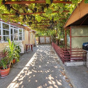 Casa 4 camere, 117 mp construiti, curte proprie, zona centrala linistita, Ramnicu Sarat, Str. Unirii, 23B