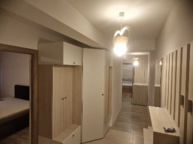 Inchiriez apartament cu 2 cam.,garaj,terasa si gradina proprie la 8minute de FSEGA