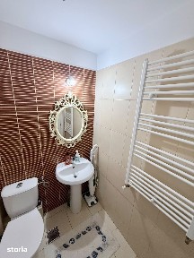 Casa cu 5 camere, mansardă și curte în oraș