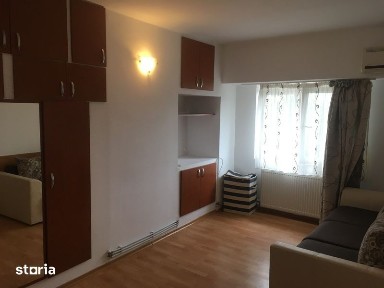 Propietar inchirierez garsoniera ultracentrala i