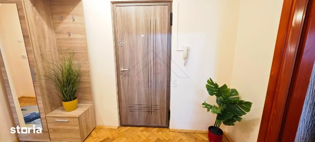 Apartament mare, decomandat, bucatarie separata. PET FRIENDLY.