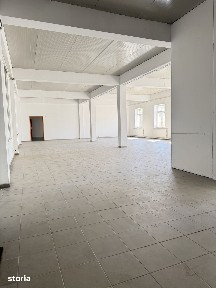 De închiriat - spațiu 335 mp cu acces separat si parcare