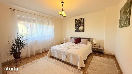 Vand apartament cu 4 camere pe 2 niveluri in casa in Reghin