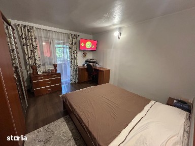 Casă cu 3 camere, garaj și curte în Bârlad