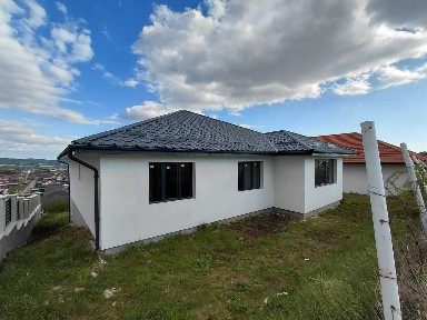 Casa pe un singur nivel 200mp. in cartirer rezidential si panorama deosebita localitatea Nazna