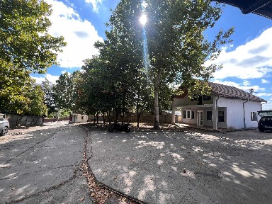 Vânzare proprietate cu teren generos în Fetești, jud. Ialomița.Suprafata totala 3704 MP,suprafat construita 517 mp