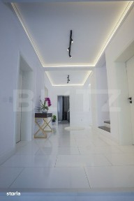 Casa de vanzare, 305 mp, zona Santana de Mures