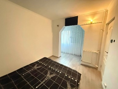 Apartament cu doua camere, zona Velenta