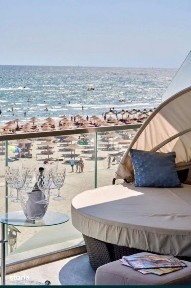 Apartament cu vedere frontala la mare. Doar pentru extrasezon.