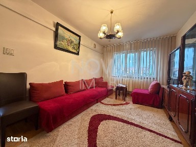 Apartament de inchiriat 3 camere etajul 4, cu lift, Zona Vasile Aaron
