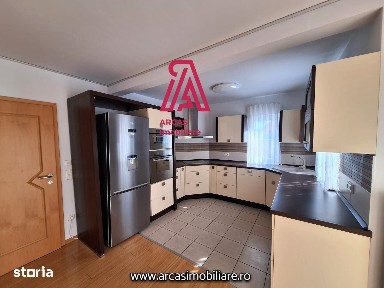 Casă de închiriat - 5 camere cu garaj, Selimbar!