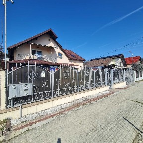 Vand in Stefanesti Casă individuală trainică. Intimitate și confort