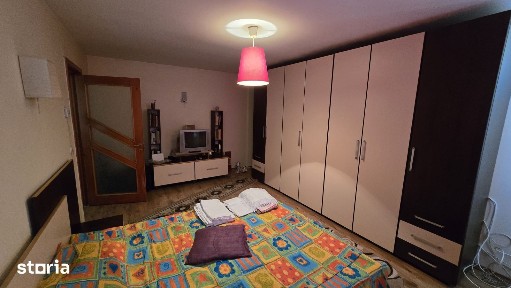 Ofer spre închiriere apartament cu 2 camere centru