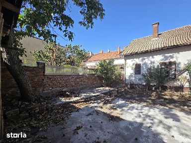 Casa cu 4 camere,curte individuala,acces auto,ultracentral,Oradea