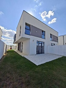 De vânzare - Locuinta tip duplex finisată la cheie, Sânmartin, Bihor
