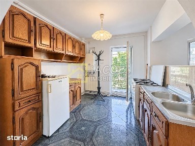 De inchiriat | Apartament de 75 mp utili in zona centrala a Bacaului