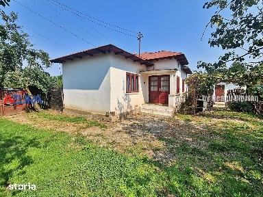 Casă 3 camere + 2.341 mp teren, zona centrală Recea, Argeș - 28.000 €