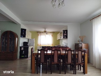 Casa și teren de vânzare