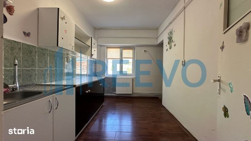 Apartament de vânzare, etaj 2, Piața Sud