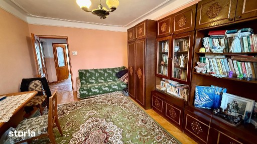 Apartament cu 3 camere decomandat in Alexandru cel Bun