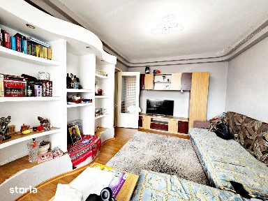 Apartament cu 2 camere decomandat, situat la etajul 3, Micro 14.