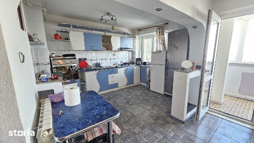 3 camere 75 mp zona Micro 18, str Brailei cu Centrala Termica 75000 E