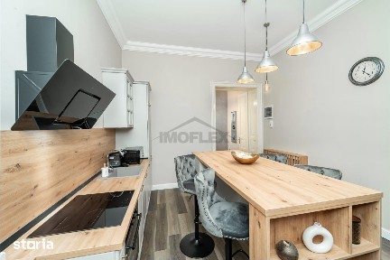Apartament 3 camere cladire istorica Piata Unirii
