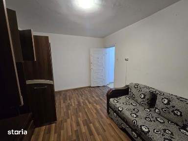 Închiriez apartament 2 camere zona Tractoru