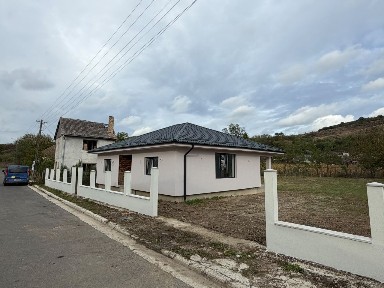 Vand casa construcție noua
