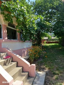 Casa Cosesti, strada principala, 60 mp, 3 camere, langa Mioveni