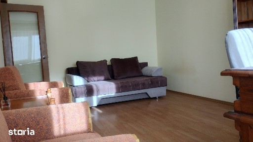 Apartament decomandat cu 3 camere.