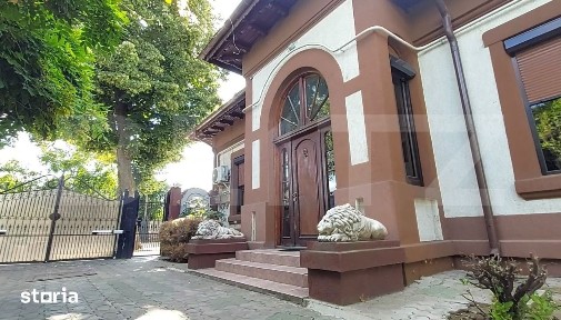 Proprietate de vanzare, 2 case, 327 mp, zona Tecuci