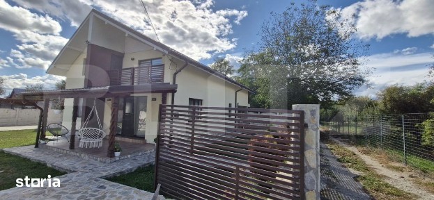 Casa cu priveliste, multa verdeata si spatii generoase - Zona A