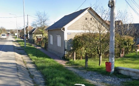 Proprietate cu 2 case separate si anexa + 10 ari teren, Beclean