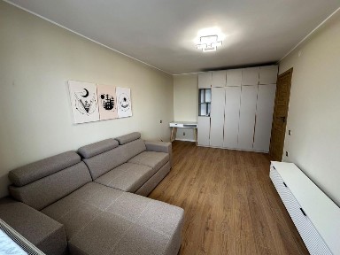 Inchiriez Apartament 2 camere decomandate /complet renovat /totul nou /baza sportiva la terenuri
